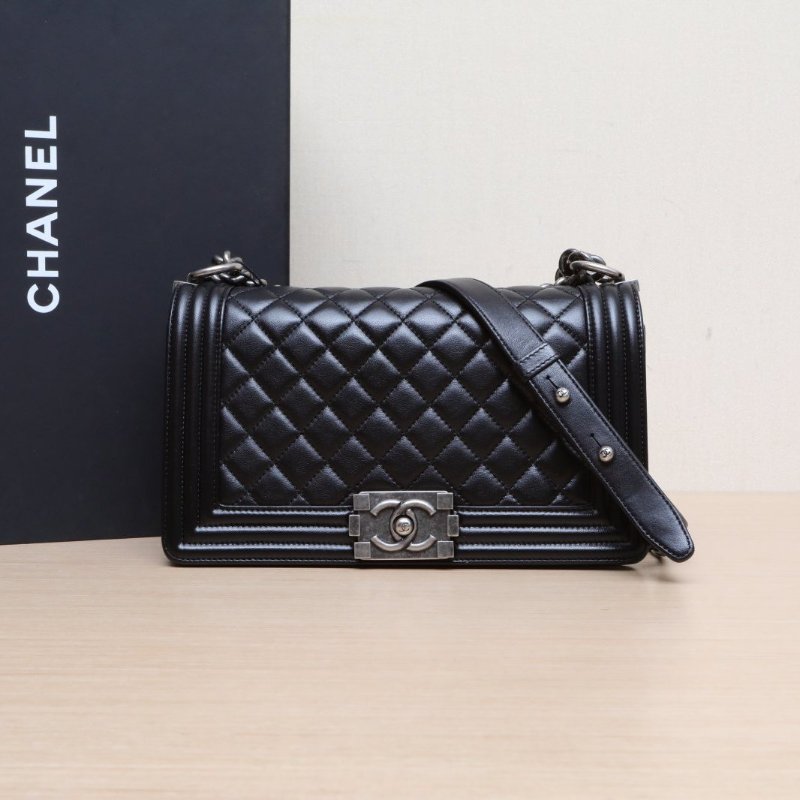 CHANEL Leboy中號25黑色羊皮24開銀扣菱格紋肩背包-0