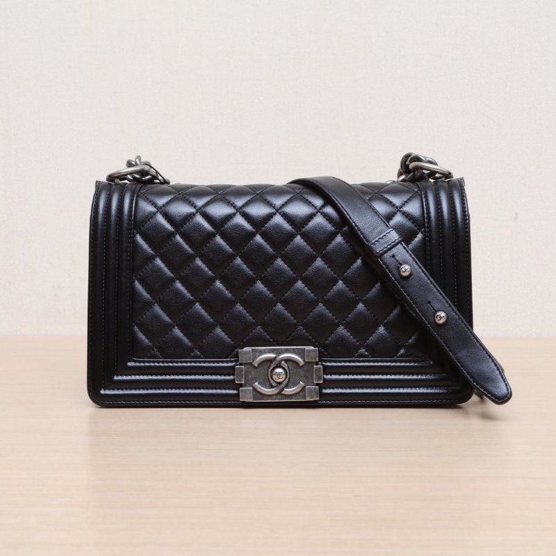 CHANEL Leboy中號25黑色羊皮24開銀扣菱格紋肩背包-1