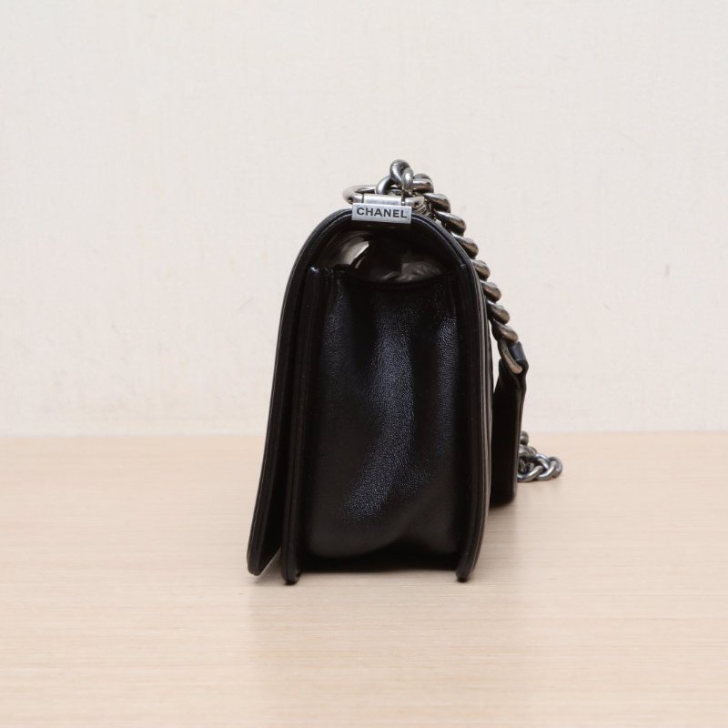 CHANEL Leboy中號25黑色羊皮24開銀扣菱格紋肩背包-4