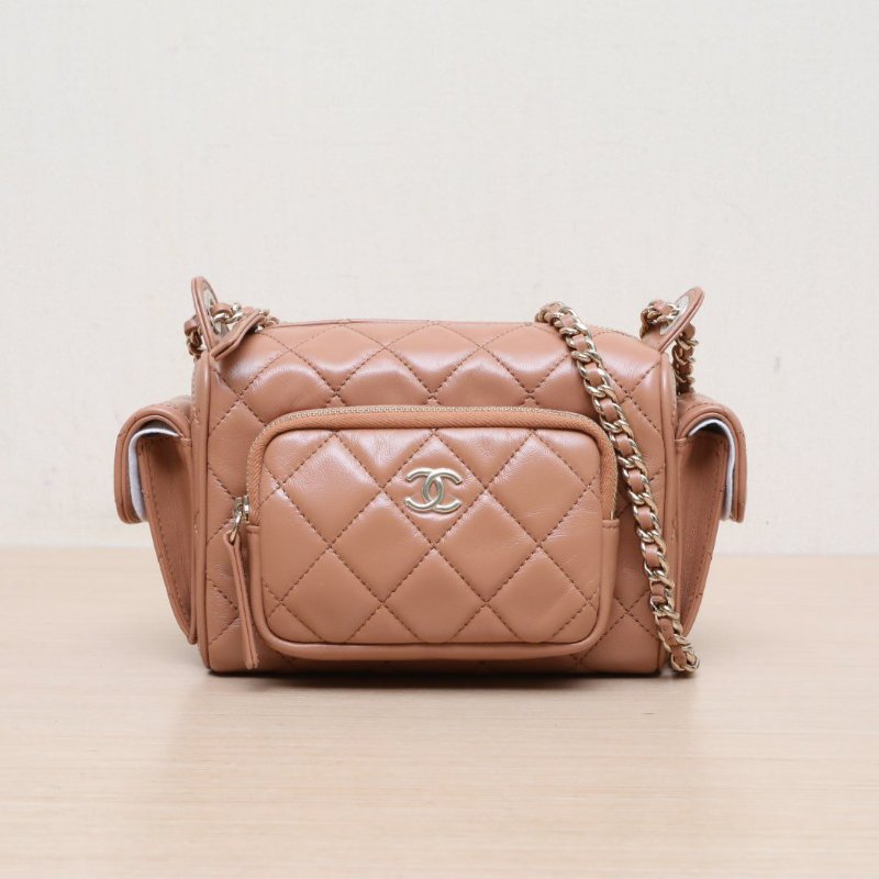 CHANEL 奶茶色羊皮晶片開淺金扣24K保齡球相機包小號肩背包-1