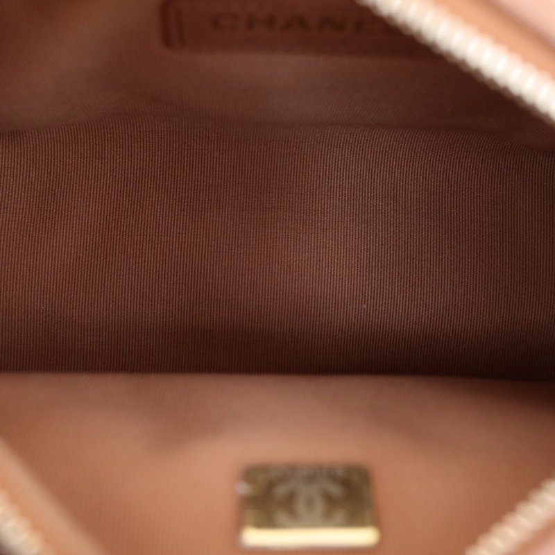 CHANEL 奶茶色羊皮晶片開淺金扣24K保齡球相機包小號肩背包-2