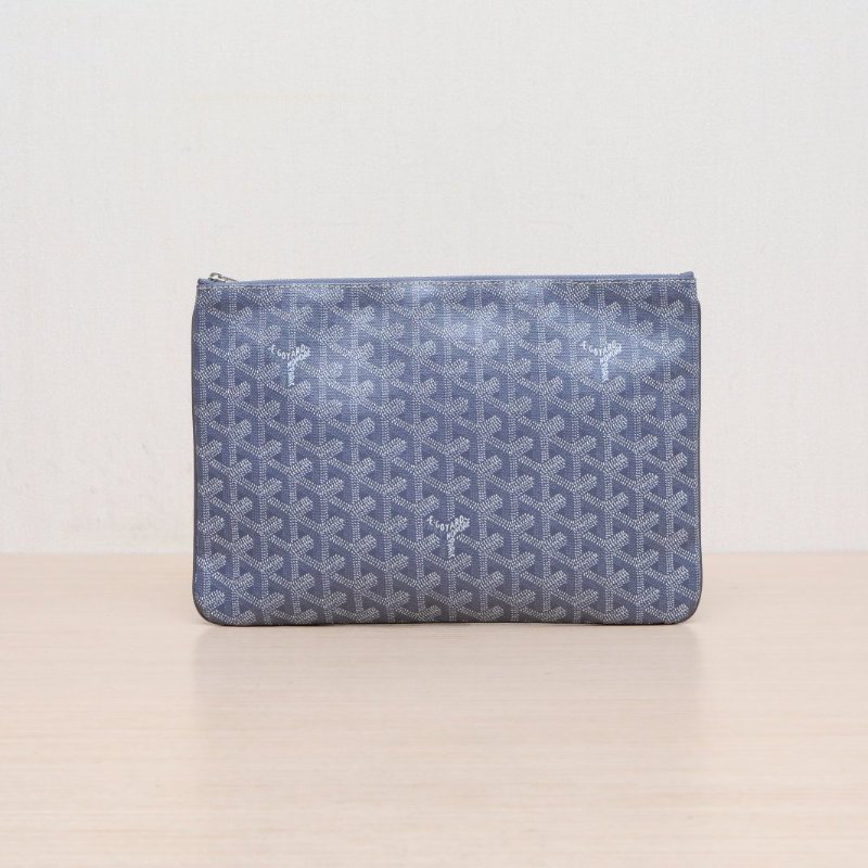 GOYARD 灰色PVC老花滿印拉鏈開合手拿包肩背包-1