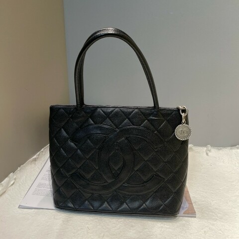 CHANEL 黑銀魚子醬希爾頓手提包