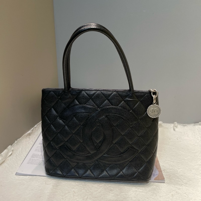 CHANEL 黑銀魚子醬希爾頓手提包-0