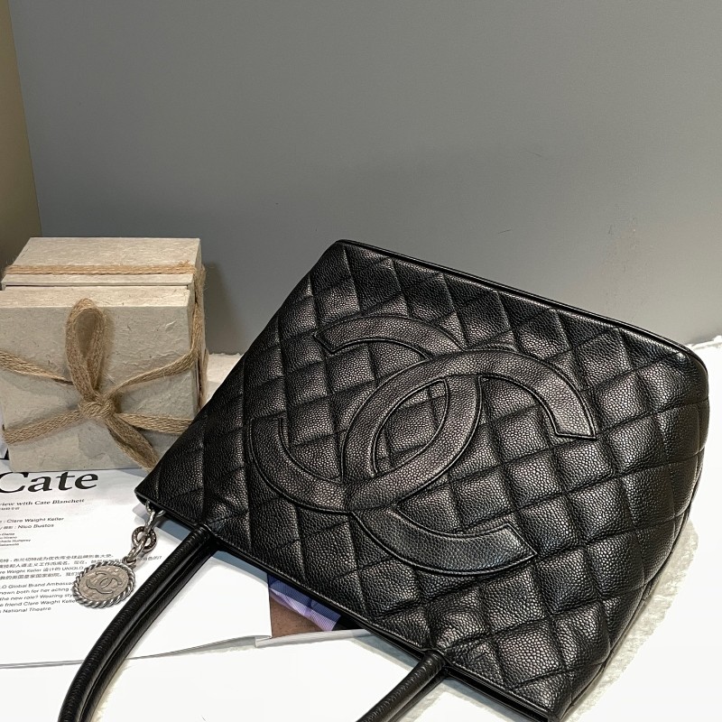 CHANEL 黑銀魚子醬希爾頓手提包-2