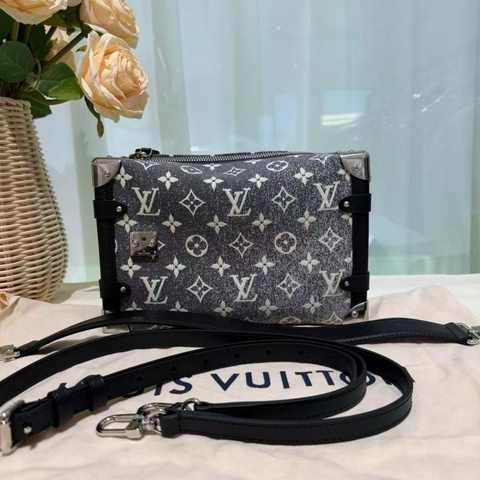 LV限定款牛仔漸變包包