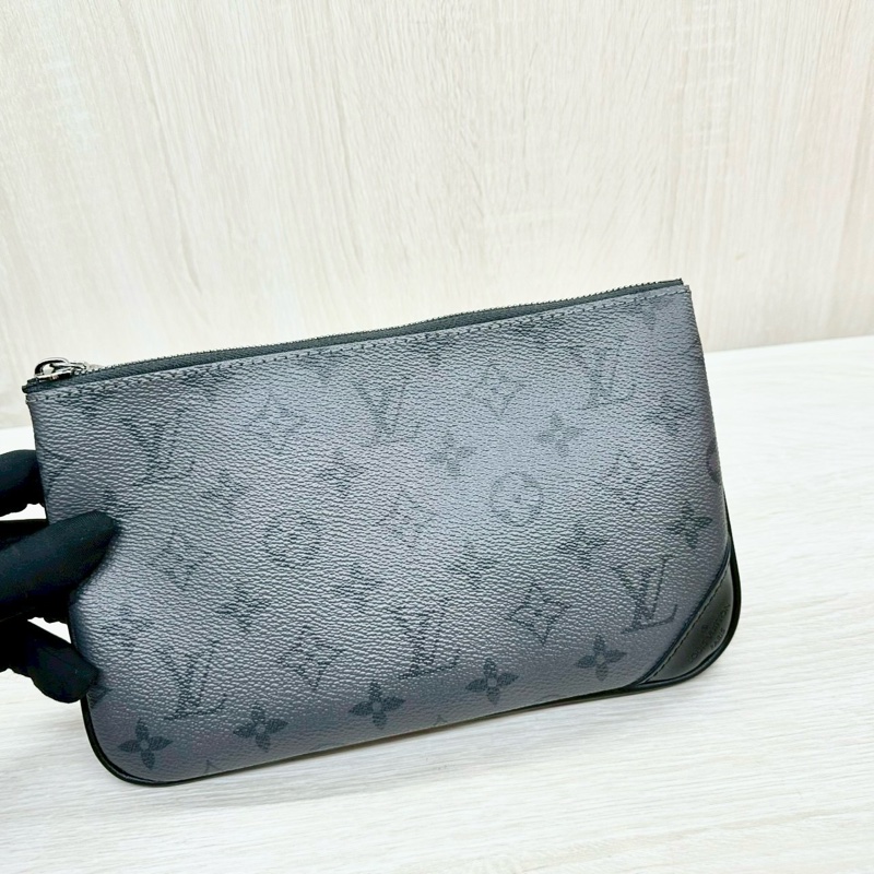 LV黑灰老花Trio3合1郵差包M69443-10