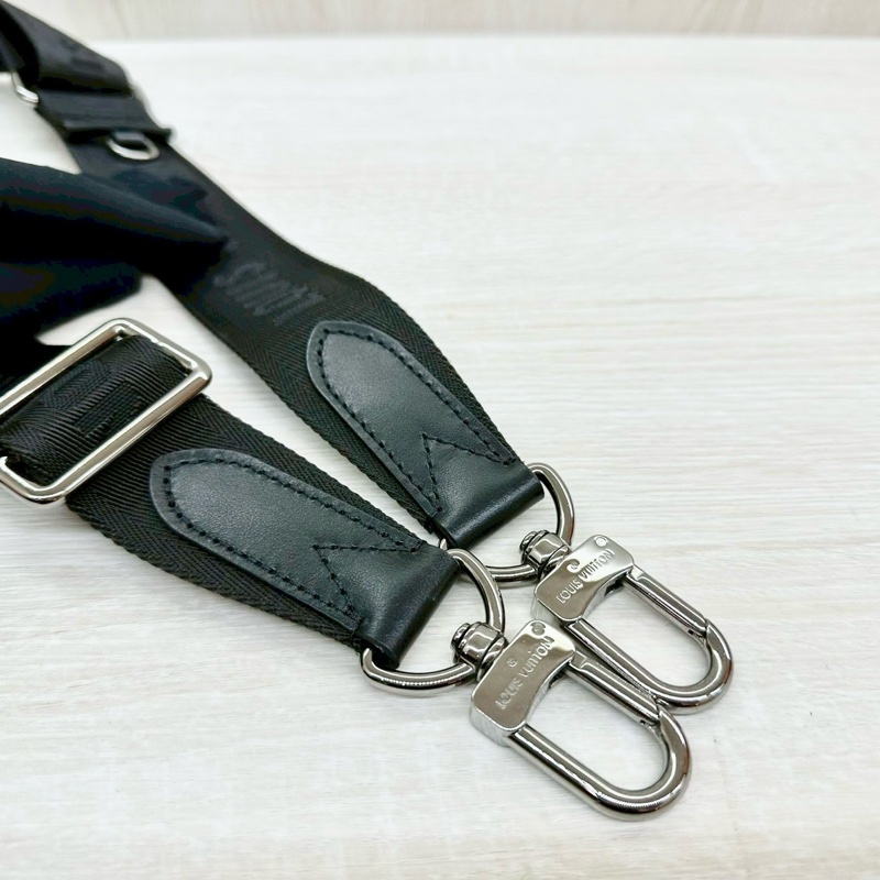 LV黑灰老花Trio3合1郵差包M69443-13