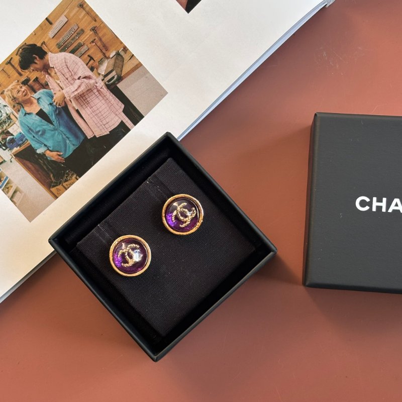 ::CHANEL:: 紫色圓形 金色雙C 立體造型針式耳環-0