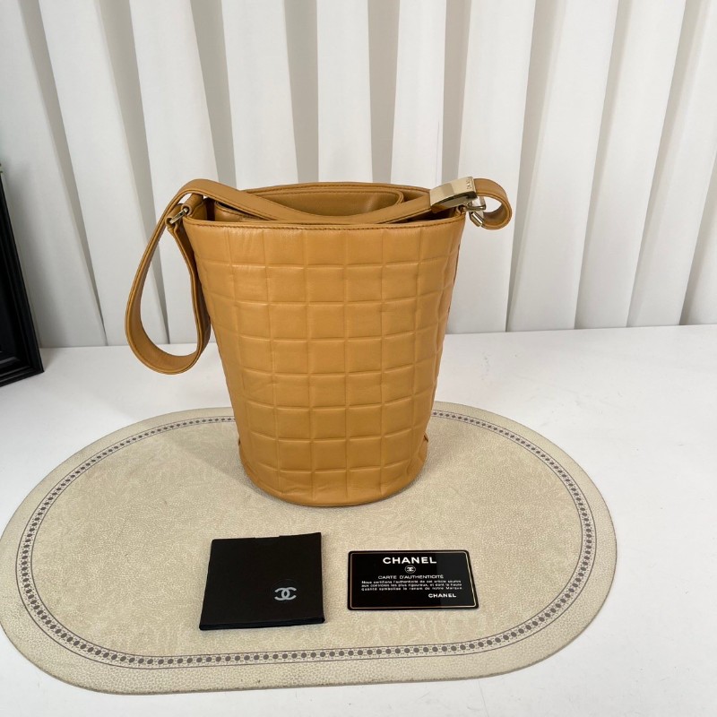 CHANEL 奶茶色冰格小水桶-1