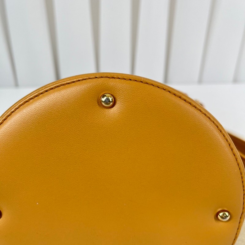 CHANEL 奶茶色冰格小水桶-7