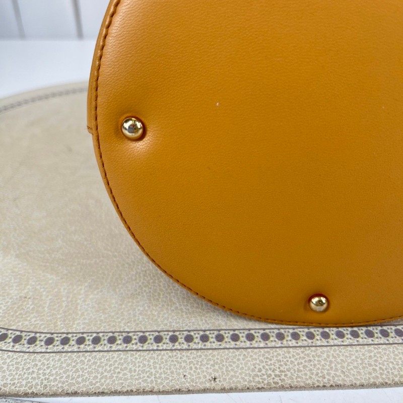 CHANEL 奶茶色冰格小水桶-8