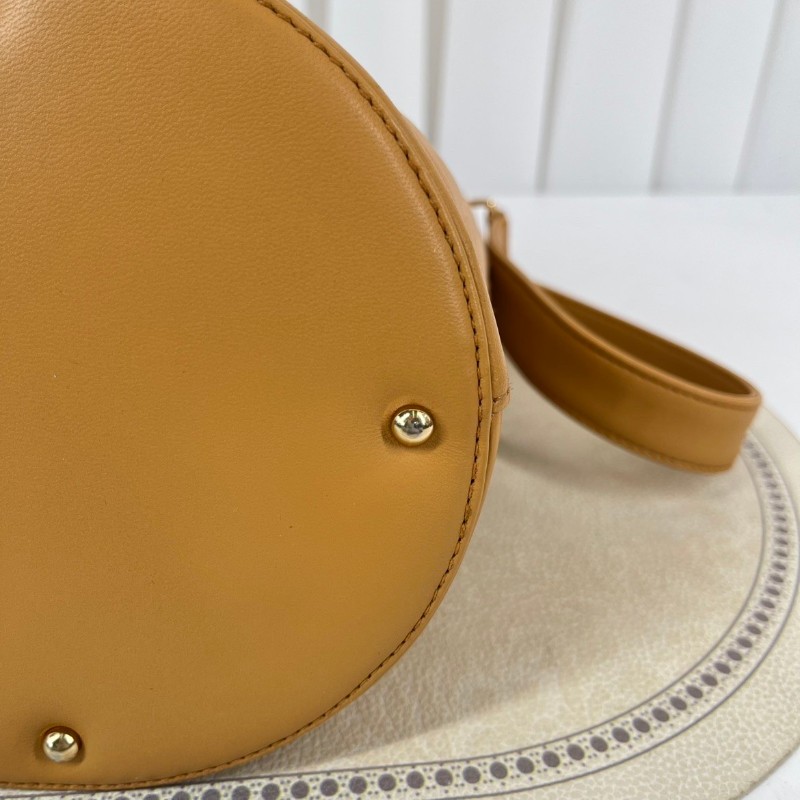 CHANEL 奶茶色冰格小水桶-9