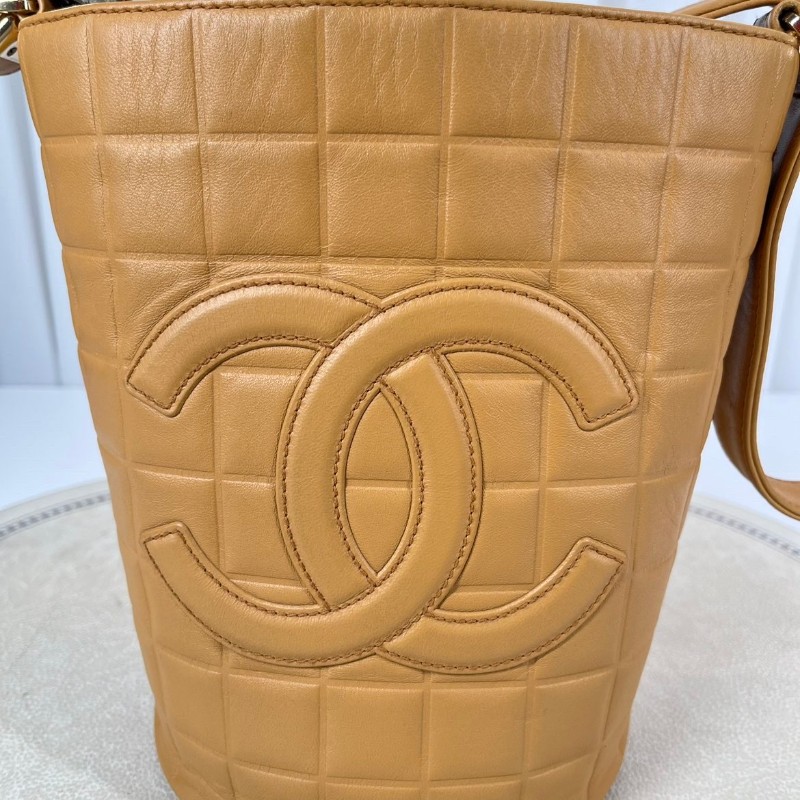 CHANEL 奶茶色冰格小水桶-11