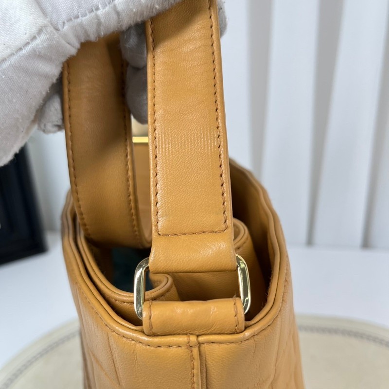 CHANEL 奶茶色冰格小水桶-14