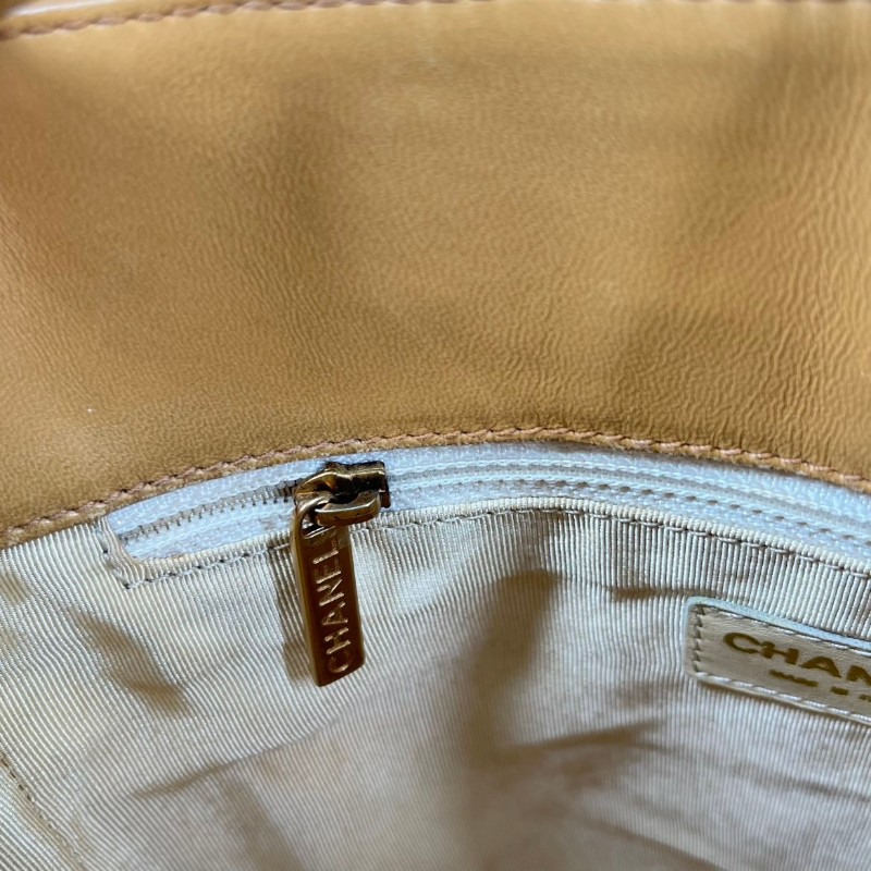 CHANEL 奶茶色冰格小水桶-17