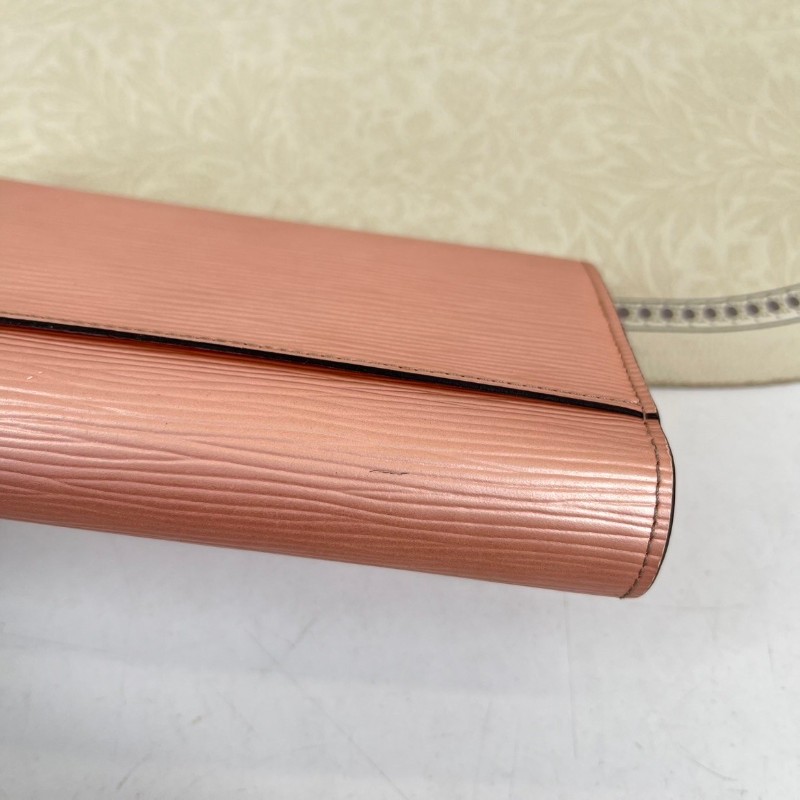 LV 粉色epi水波紋長夾錢包-18