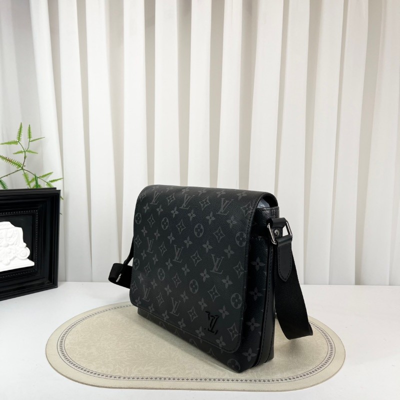 LV 經典老花郵差包男士斜背包 黑色內裡 肩帶可調節-4