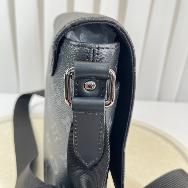 LV 經典老花郵差包男士斜背包 黑色內裡 肩帶可調節-7