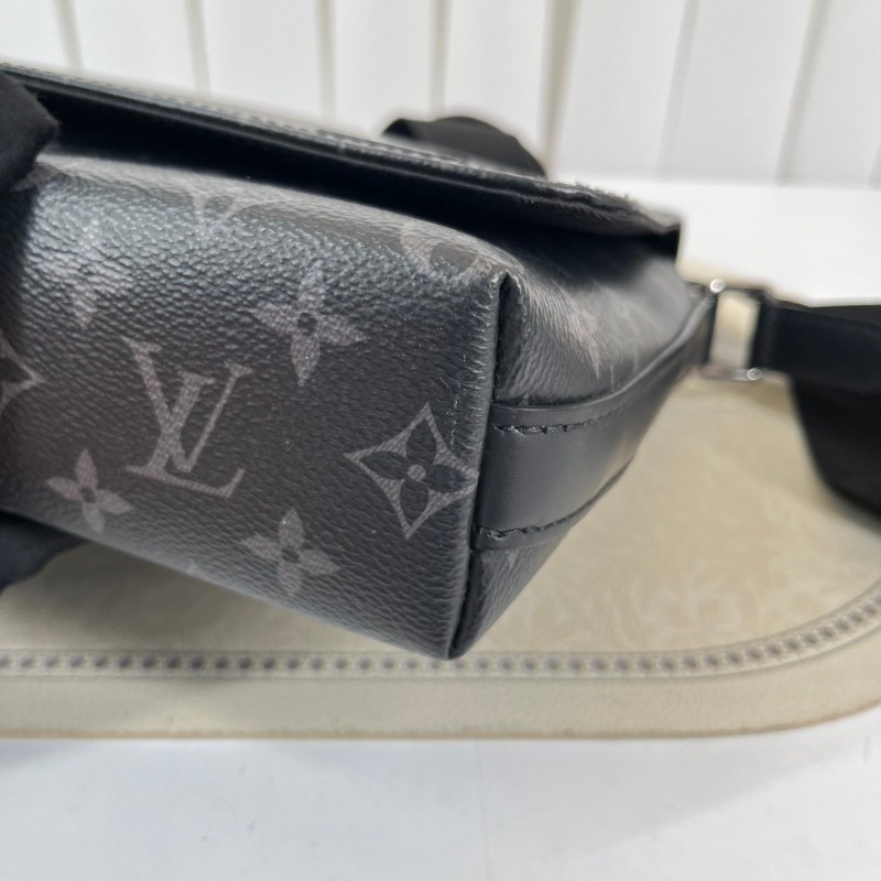 LV 經典老花郵差包男士斜背包 黑色內裡 肩帶可調節-11