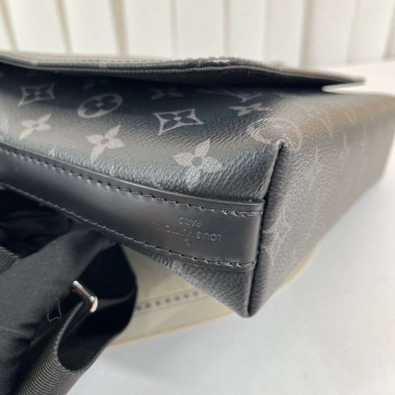 LV 經典老花郵差包男士斜背包 黑色內裡 肩帶可調節-13