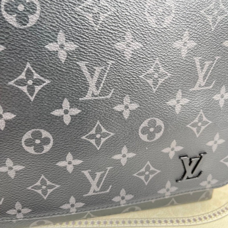 LV 經典老花郵差包男士斜背包 黑色內裡 肩帶可調節-16
