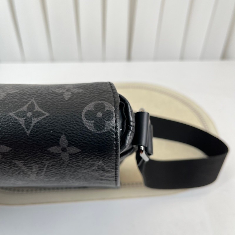 LV 經典老花郵差包男士斜背包 黑色內裡 肩帶可調節-17