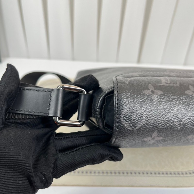 LV 經典老花郵差包男士斜背包 黑色內裡 肩帶可調節-18