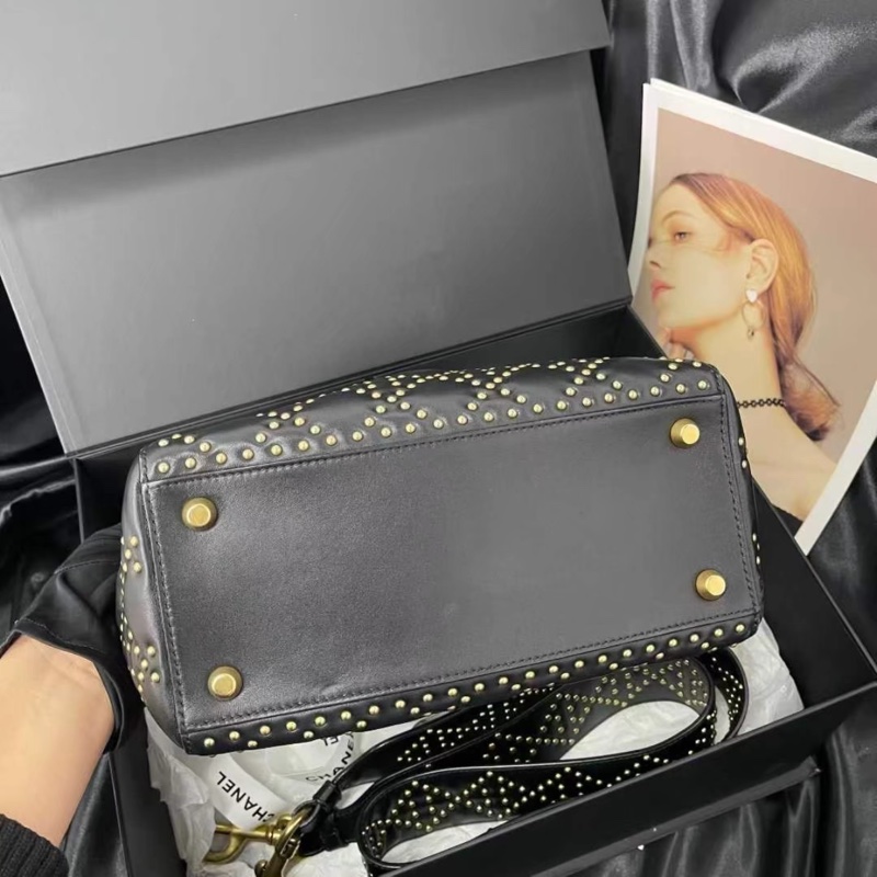 Dior迪奧 黑色鉚釘戴妃-3