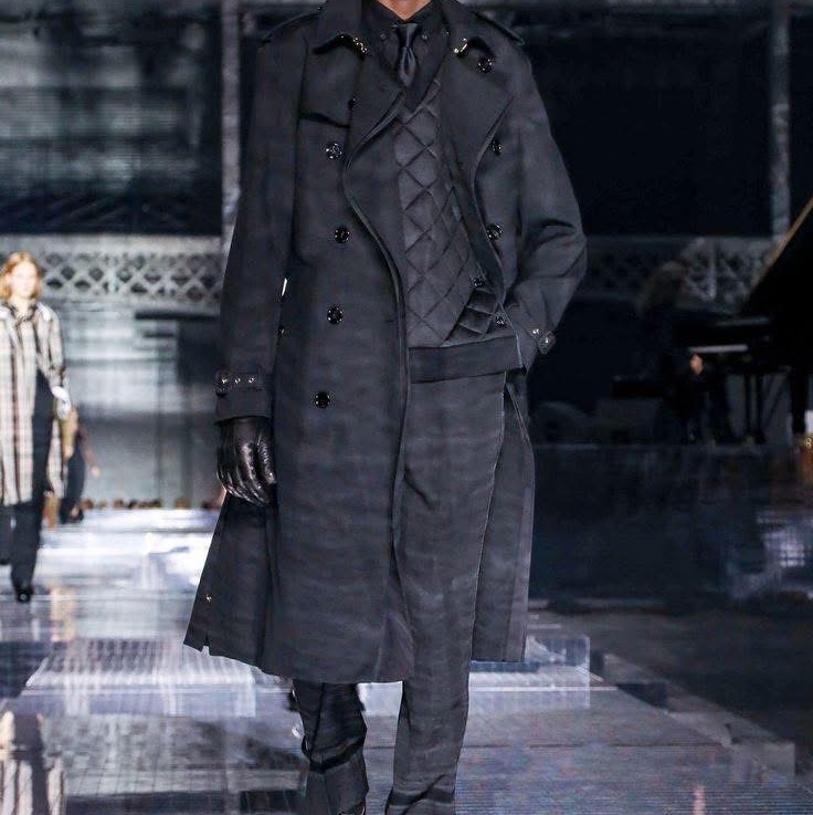 BURBERRY英國男款黑色羊毛斜紋翻折式大衣48-0