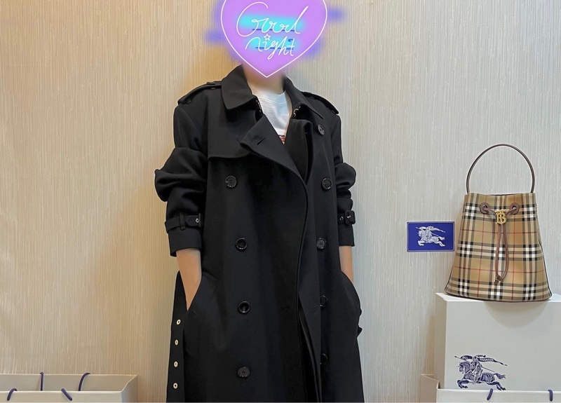 BURBERRY英國男款黑色羊毛斜紋翻折式大衣48-4