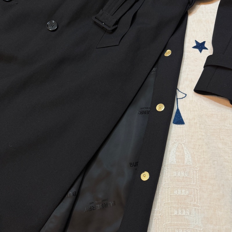 BURBERRY英國男款黑色羊毛斜紋翻折式大衣48-11