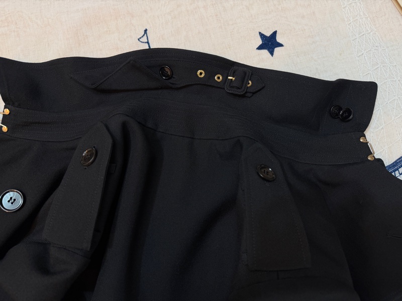 BURBERRY英國男款黑色羊毛斜紋翻折式大衣48-16