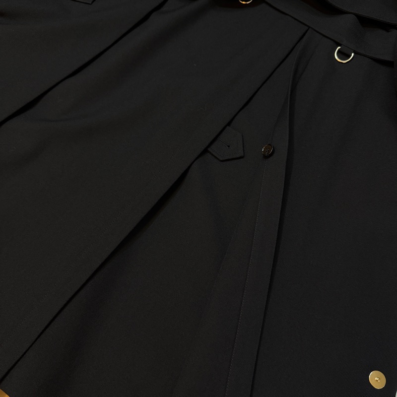 BURBERRY英國男款黑色羊毛斜紋翻折式大衣48-17