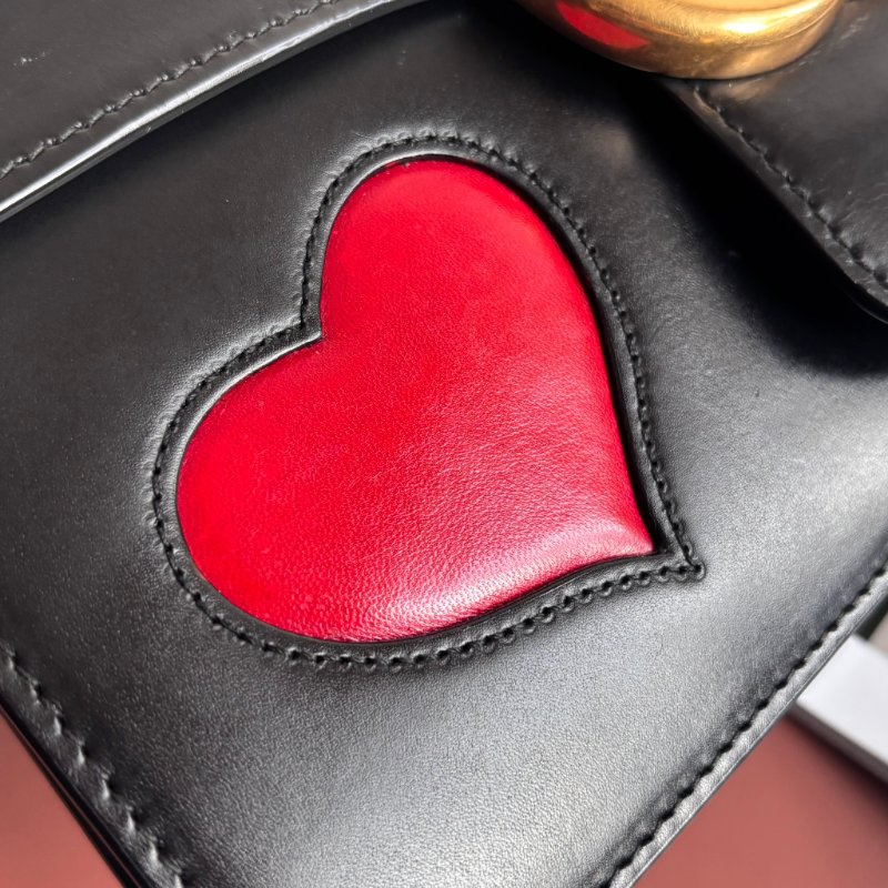 特殊限定款 ::GUCCI:: Marmont 愛心裝飾鏈袋包 斜背包 鏈包-26