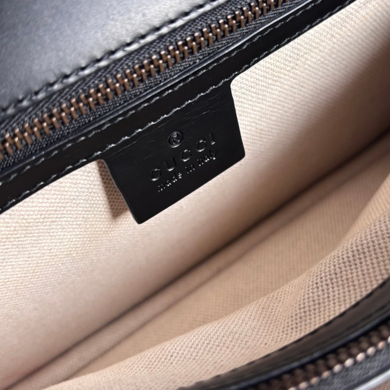 特殊限定款 ::GUCCI:: Marmont 愛心裝飾鏈袋包 斜背包 鏈包-36