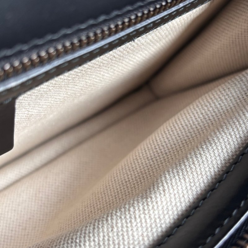 特殊限定款 ::GUCCI:: Marmont 愛心裝飾鏈袋包 斜背包 鏈包-38