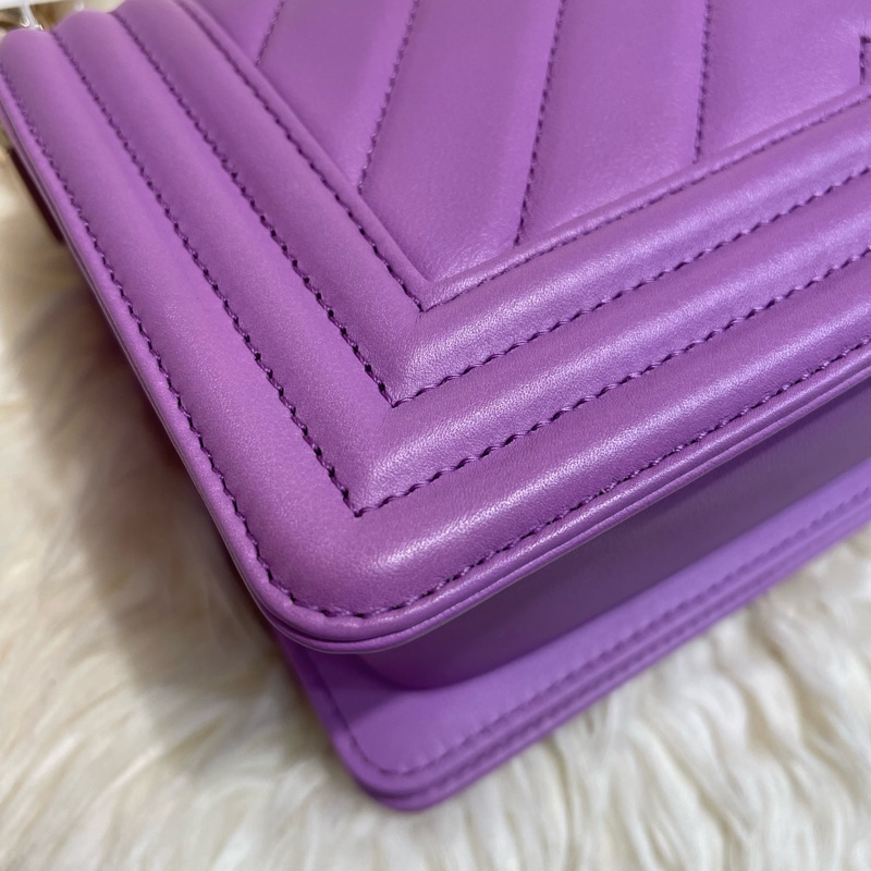 Chanel Boy 20cm 紫色V 紋羊皮-4