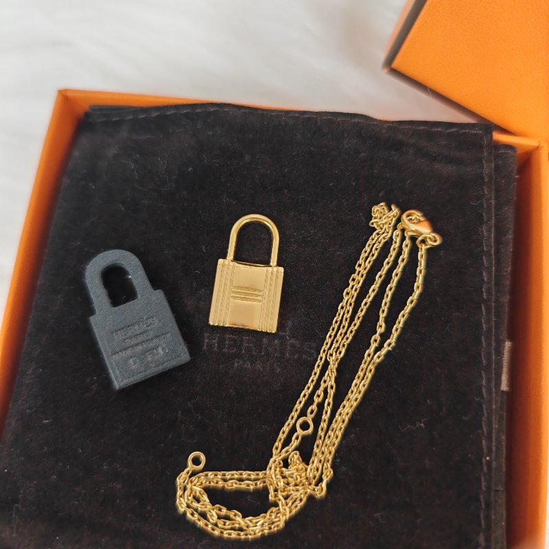 Hermès 愛馬仕 O kelly 金色鎖頭吊墜-1