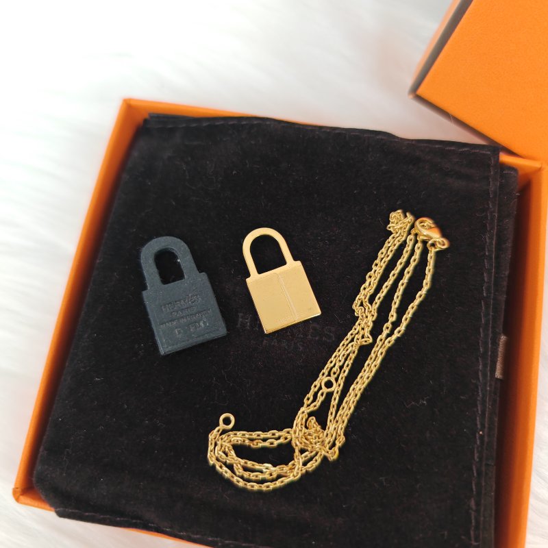 Hermès 愛馬仕 O kelly 金色鎖頭吊墜-2