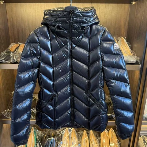 MONCLER羽絨外套 2碼 98新配件塵袋