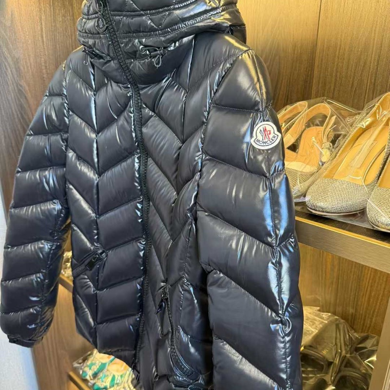 MONCLER羽絨外套 2碼 98新配件塵袋-1