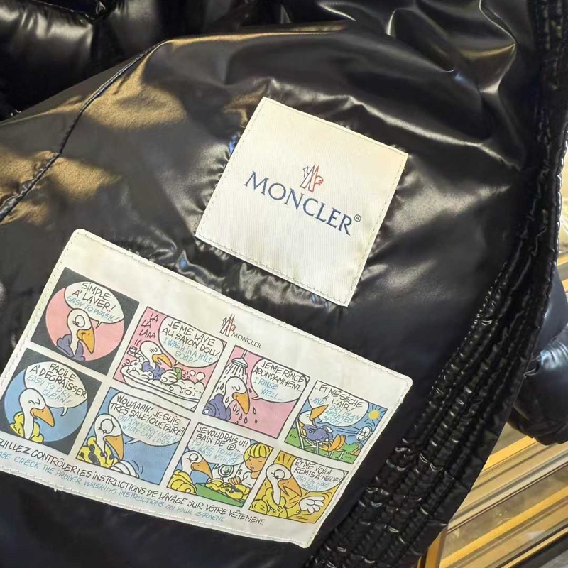 MONCLER羽絨外套 2碼 98新配件塵袋-2