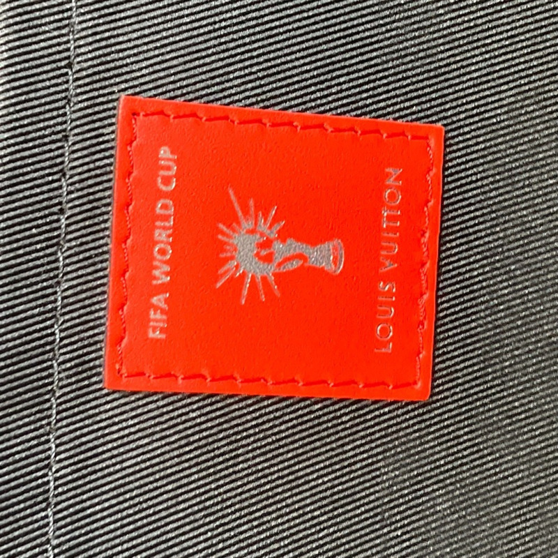 路易威登 M63232 2018 FIFA 世界盃 Pochette Jour GM 手拿包,Epi 皮革,男士,胭脂紅,近全新-9