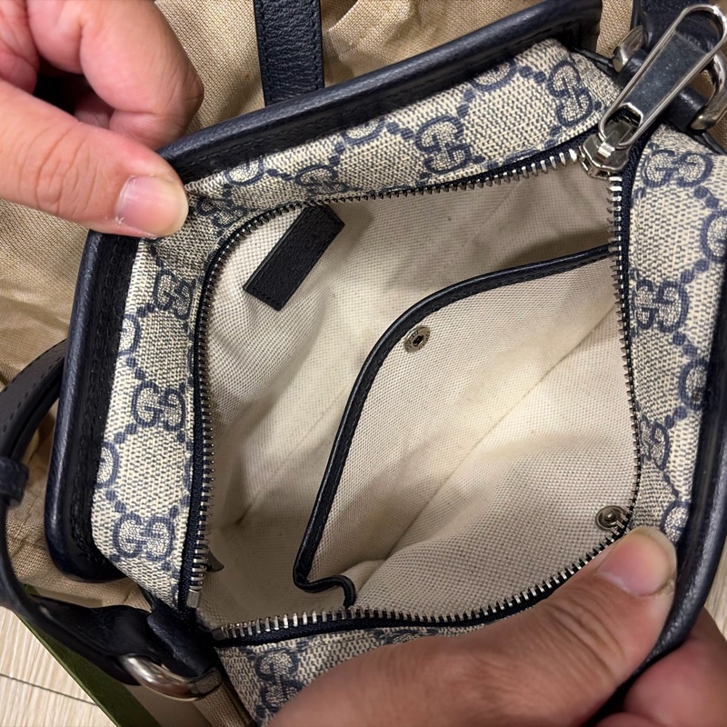 【GUCCI 古馳】658572經典Retro系列GG Supreme帆布迷你斜背包(藍黑色)-1