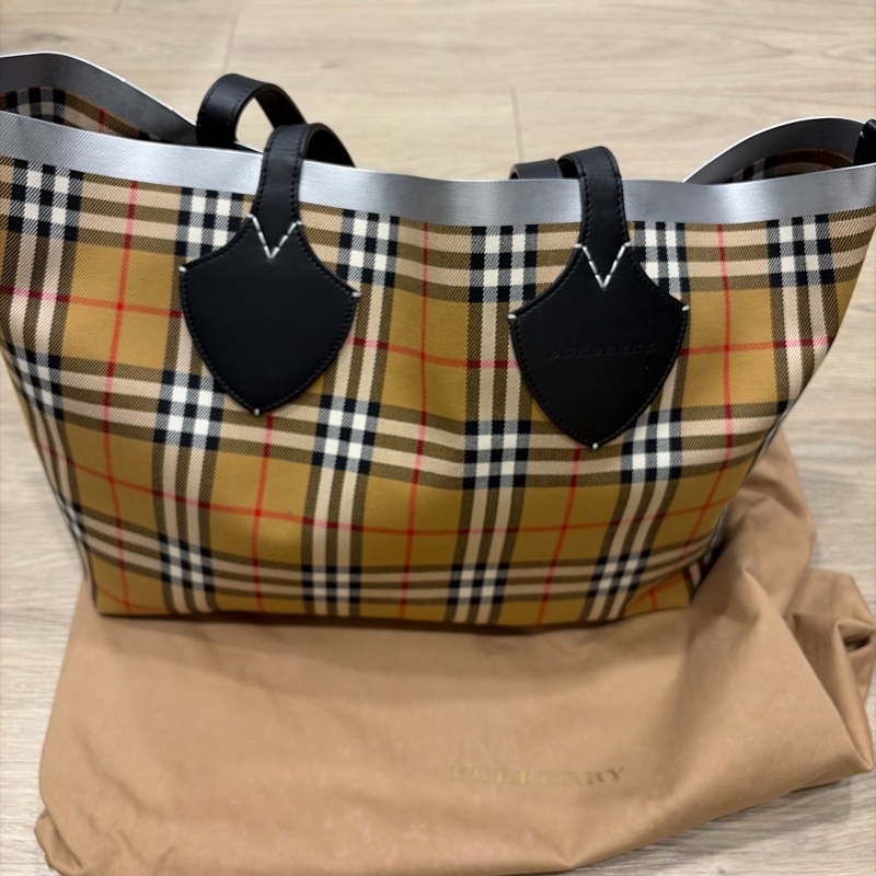BURBERRY The Giant 兩面花色雙用銀滾邊托特包(大/經典黃)-0
