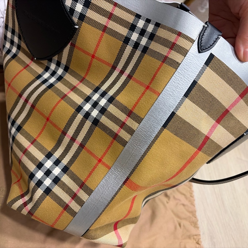 BURBERRY The Giant 兩面花色雙用銀滾邊托特包(大/經典黃)-2