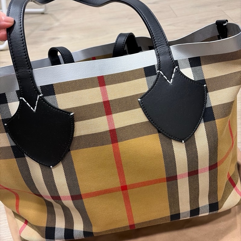 BURBERRY The Giant 兩面花色雙用銀滾邊托特包(大/經典黃)-9