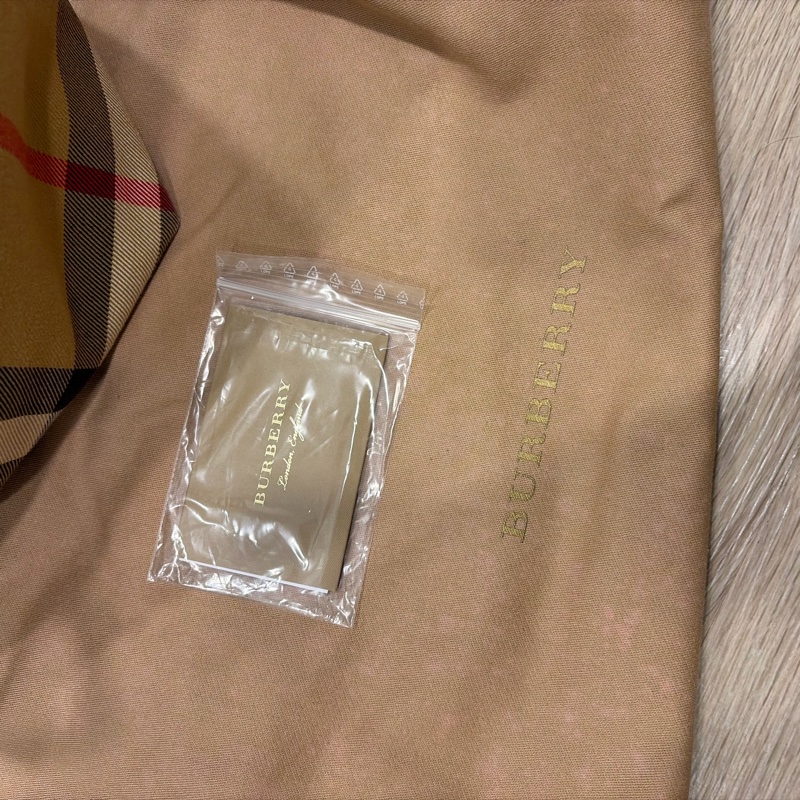 BURBERRY The Giant 兩面花色雙用銀滾邊托特包(大/經典黃)-11