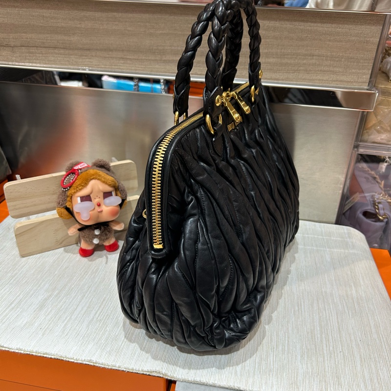 Miu Miu Black Lambskin handbag 黑金-1